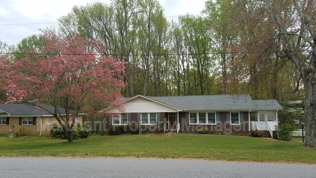 Building Photo - 101 Flamingo Dr
