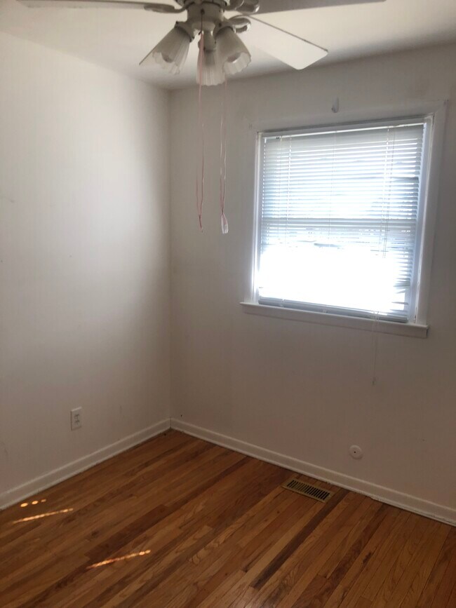 Foto del edificio - 37 Larkin Rd