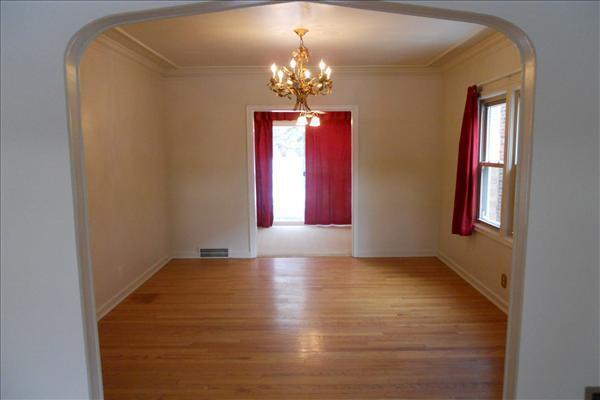 Building Photo - Spacious House w/Fireplace