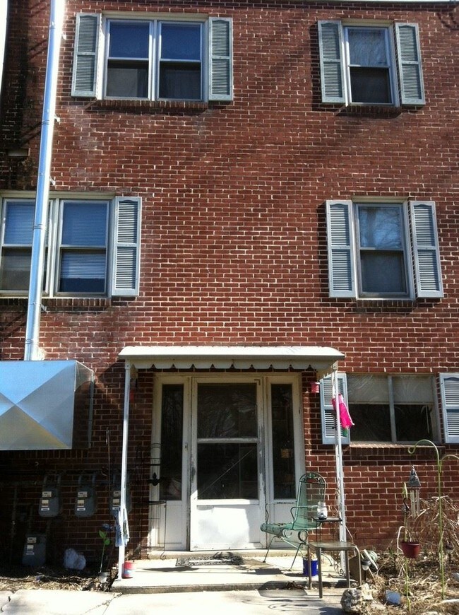 Building Photo - 88 Ruel Ave