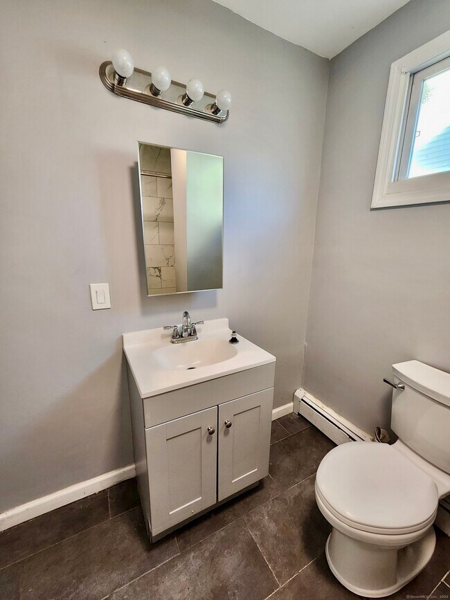 Building Photo - 980 Pembroke St