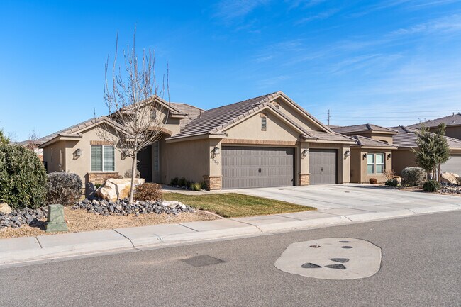 Building Photo - 559 S Ascend Dr