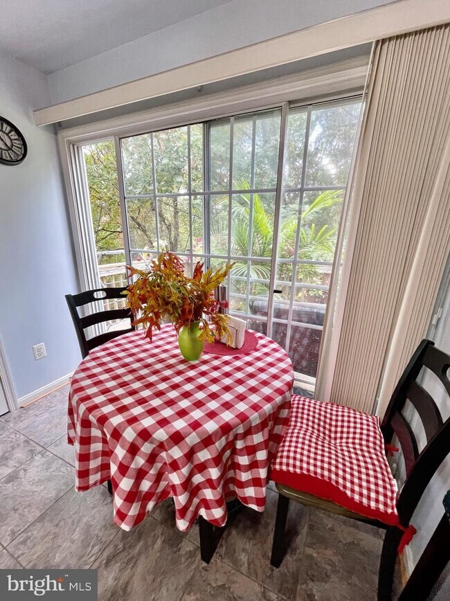 Foto del edificio - 10034 Moxleys Ford Ln