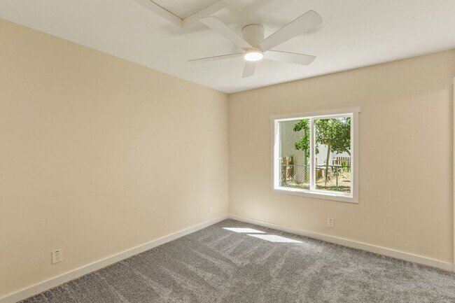 Foto del edificio - 6702 E 3rd Ave