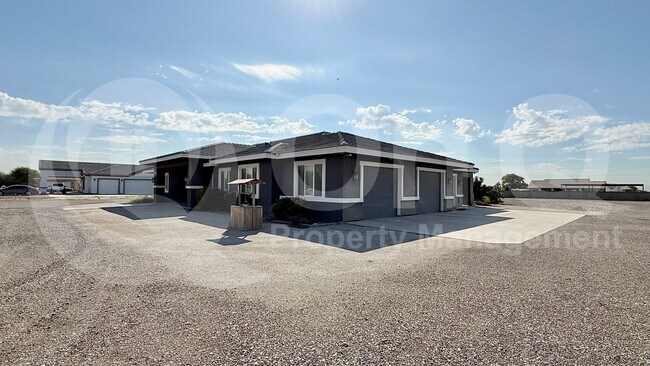 Foto del edificio - 19807 W Winslow Ave