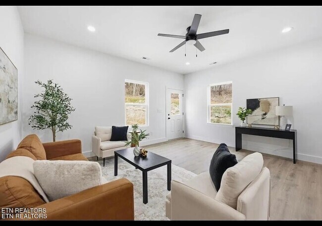 Foto del edificio - 3429 Garden Dr