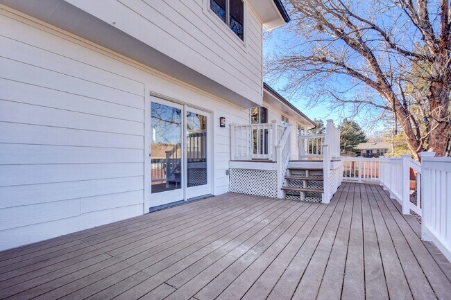 Foto del edificio - Willow Creek Home 4BR/3BA with attached 2 car garage! AVAIL 7/15/26