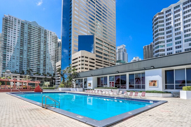 Building Photo - 999 Brickell Bay Dr