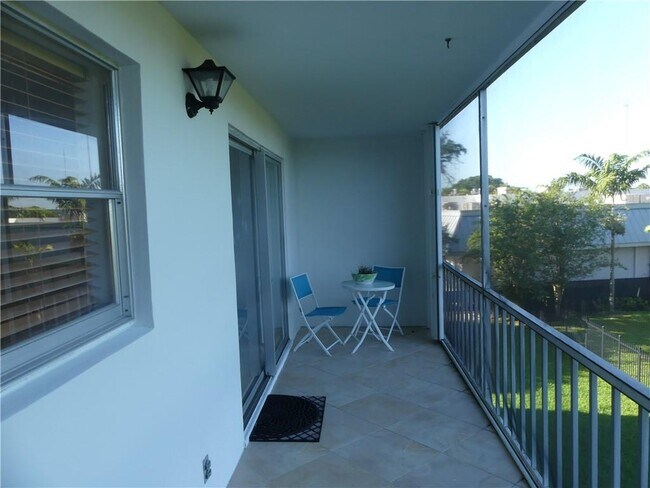 Foto del edificio - 950 Hillcrest Dr