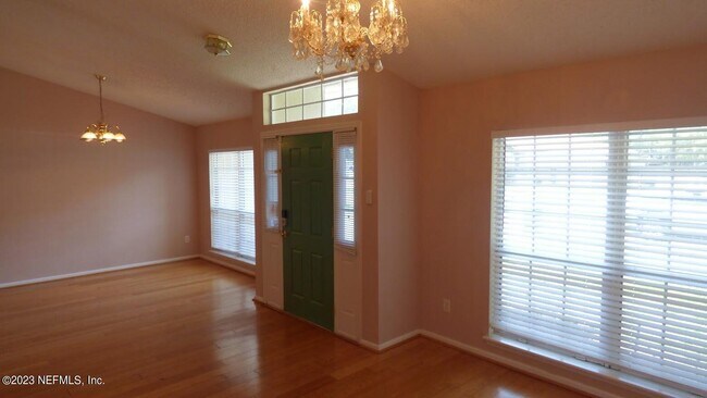 Building Photo - 2037 Hollington Dr
