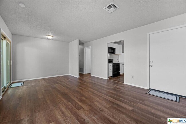 Building Photo - 1524 Eichen Rd
