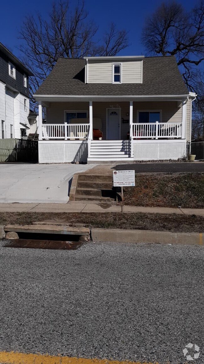 Park Manor Apartments for Rent with Hardwood Floors Baltimore, MD 2