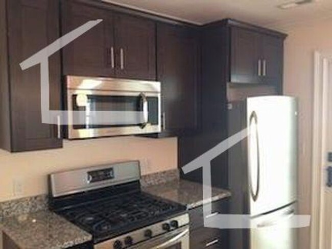 Building Photo - Nice Brighton 4BR/2Bath in Multi Family Unit!