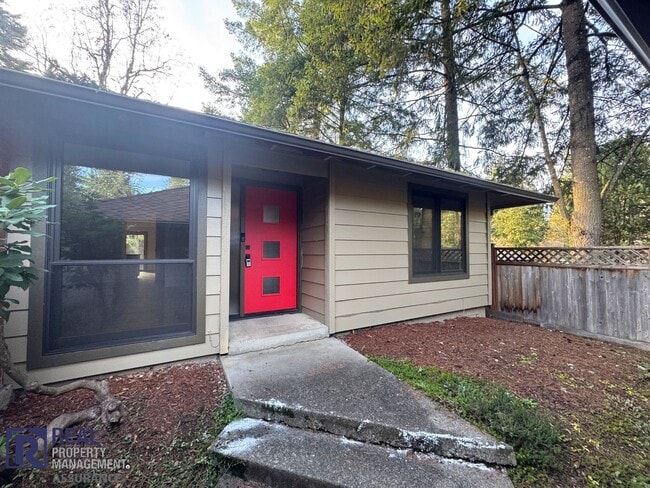 Building Photo - 15402 SW Village Ln