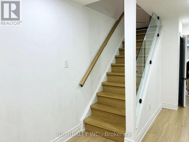 Building Photo - 22 Lionheart Ln
