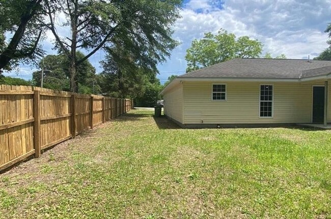 Building Photo - Charming 3BR Duplex in Columbus