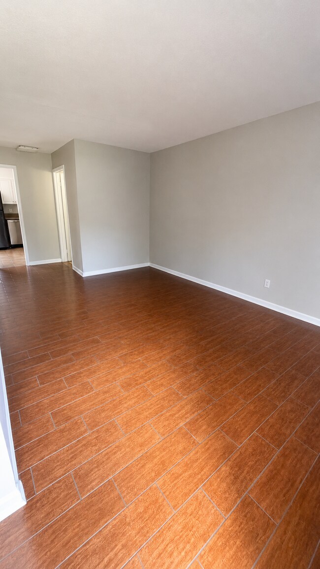 Foto del edificio - 1307 W Meadowview Rd