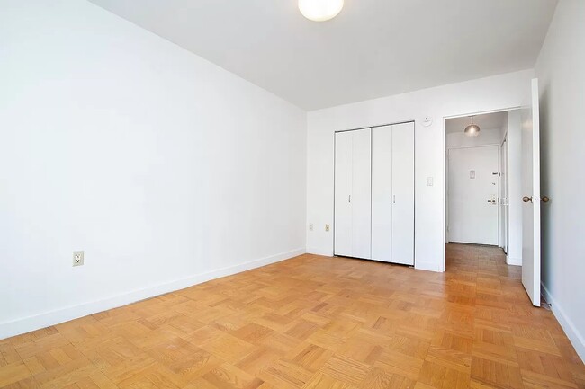 Building Photo - 460 West 20th Street