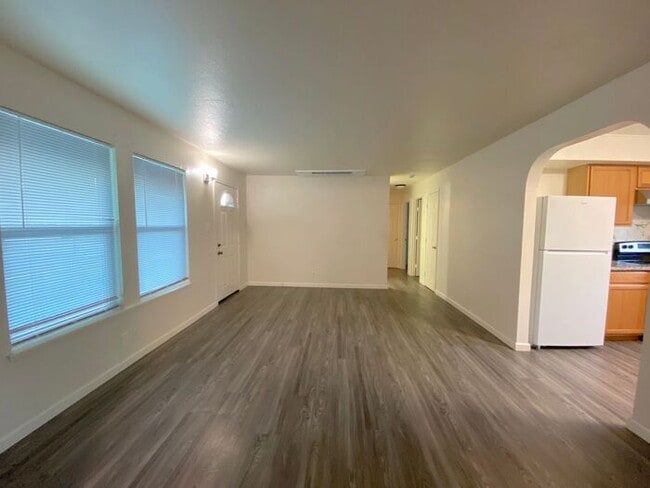 Building Photo - Lovely 3 Bedroom, 2 Bath House - Washer/Dryer, Dishwasher, Long Driveway, Fenced Backyard