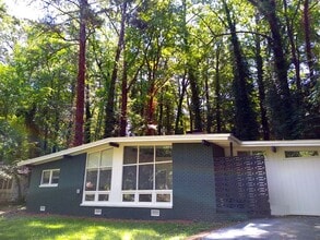 Building Photo - 3204 Cloverhurst Dr