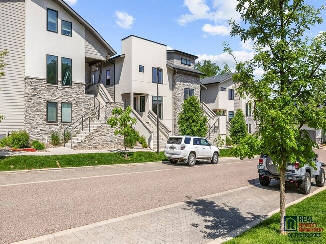 Building Photo - Spacious 3-Bedroom Townhome with Finished ...