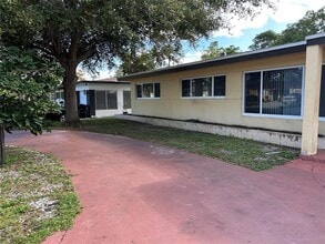 Building Photo - 701 W Evanston Cir