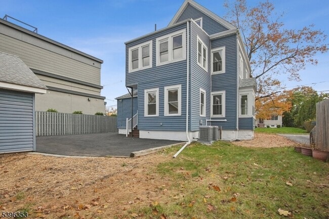 Foto del edificio - 19 Ashwood Ave