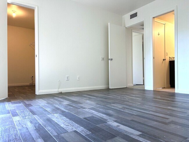 Foto del edificio - COMING SOON!! 2 Bedroom/ 1 Bathroom Condo ...