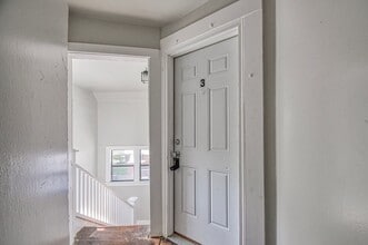 Building Photo - 464 College