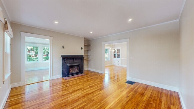 Building Photo - 176 Parker St