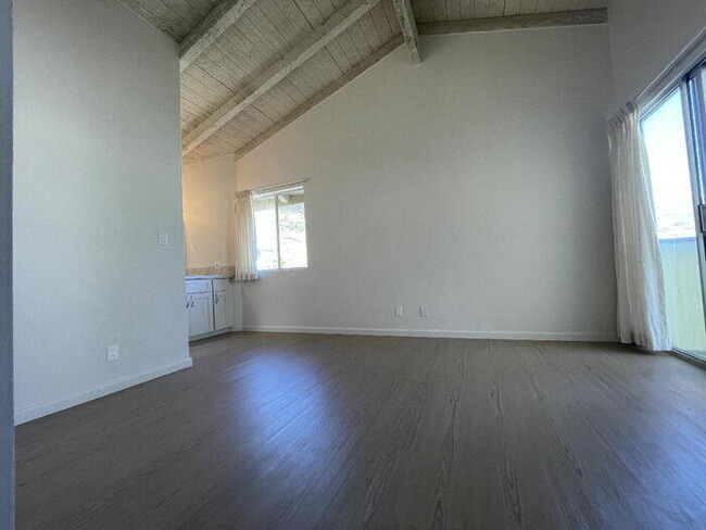 Building Photo - KEALAHOU ST 3/2/2, W/D, storage, patio, ya...