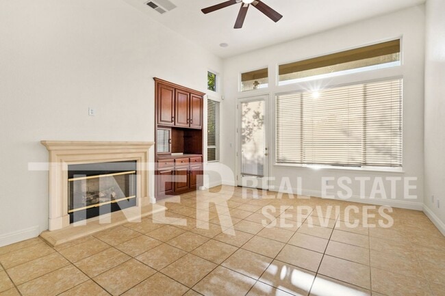 Foto del edificio - Fairytale Charm at this East Roseville Par...