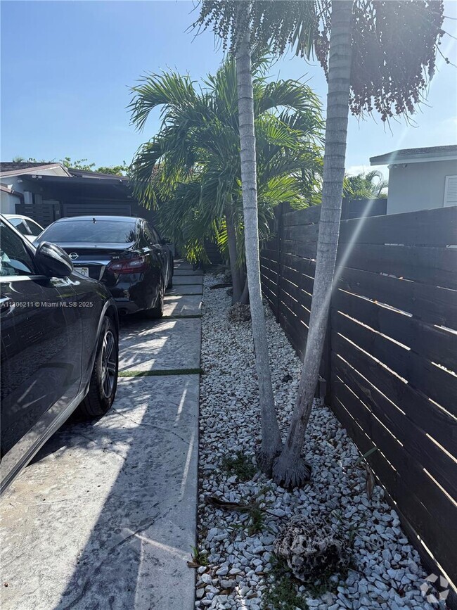 Building Photo - 16700 NW 72nd Ct