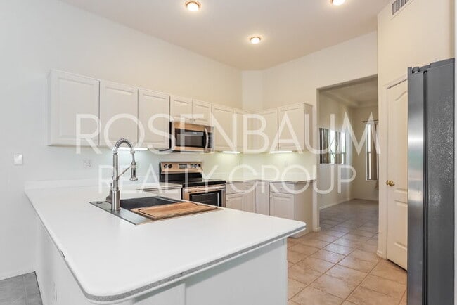 Building Photo - Stunning 2-beds, 2-baths home located in t...