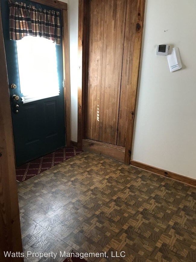 Building Photo - 2 br, 1.5 bath House - 218 Old Main Street