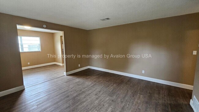 Building Photo - 522 Clermont Ave S