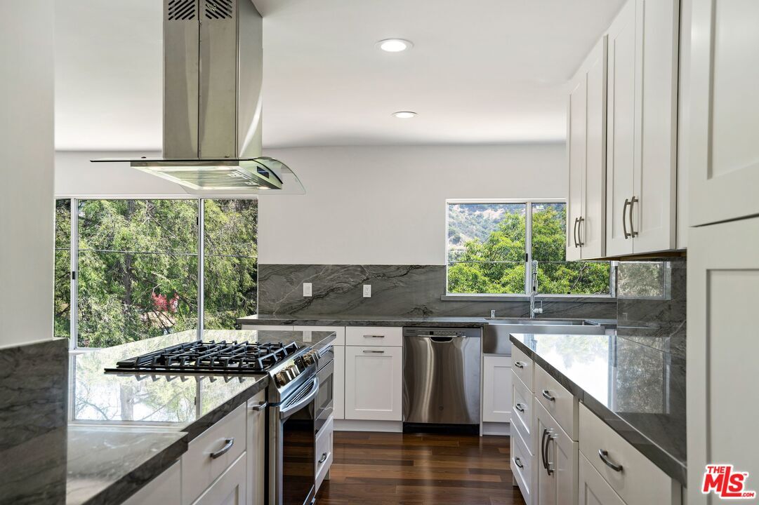 Foto principal - 9665 Heather Rd
