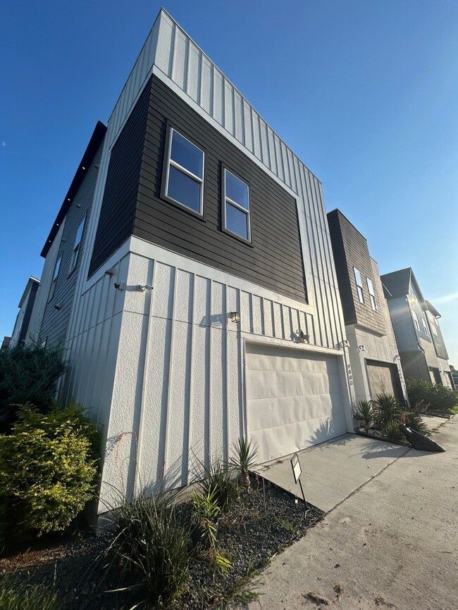 Building Photo - 9803 Blissful Pr Ln