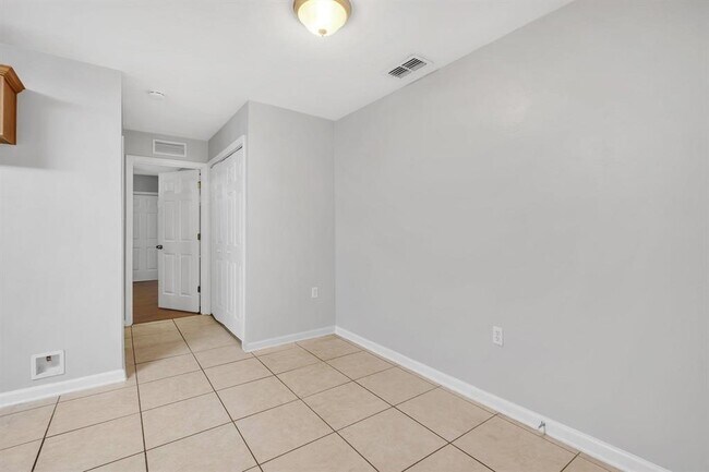 Building Photo - 241 Dixie Dr
