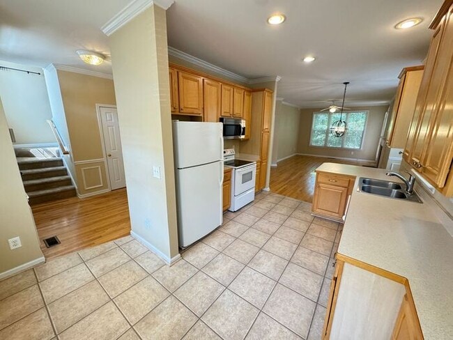 Building Photo - Wonderful 4 Bed Durham End-Unit Townhome