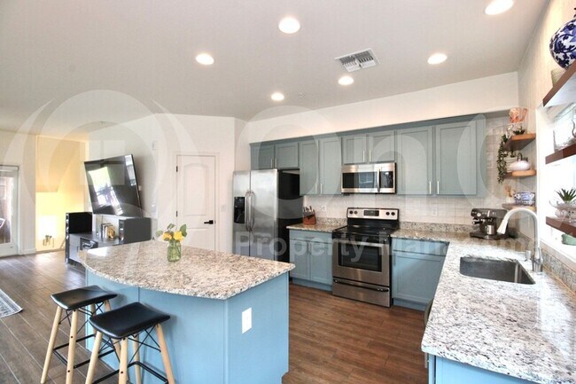 Foto del edificio - 240 W Juniper Ave