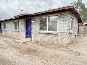 Building Photo - 1404 W Fresno St