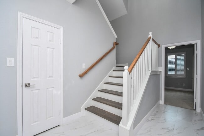 Building Photo - 1016 Studer St