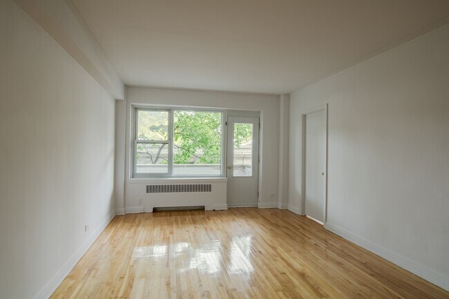 Photo du bâtiment - 10 Av. Rosemount