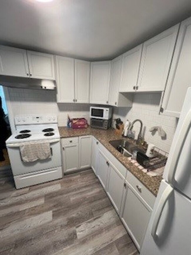 Foto del edificio - Charming 2 Bedroom Upper