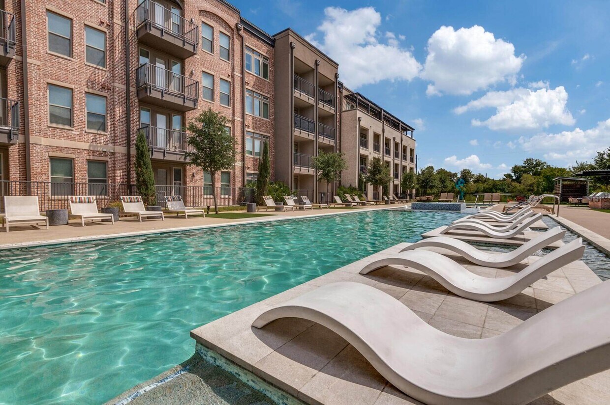 The Canal Apartments in Farmers Branch, TX