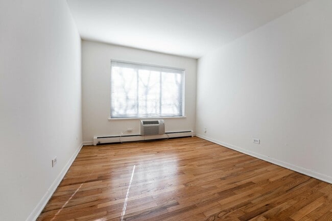 Foto del edificio - 540 W Roscoe St