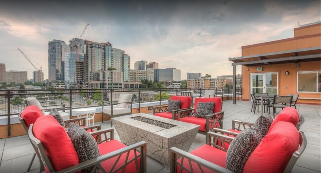 Foto del edificio - 10655 Main St