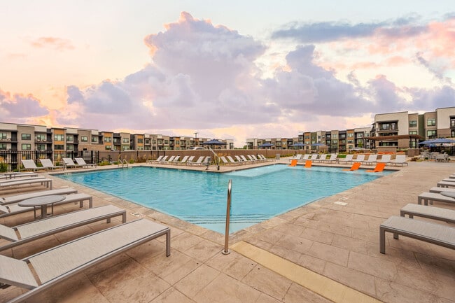 Building Photo - ALTO Apartments of Lenexa