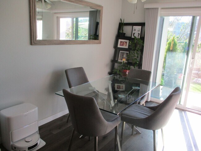 Foto del edificio - Desirable Mission Valley 2Bdr 2BA Condo!